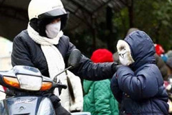 Trời lạnh buốt, người dân chủ động bảo vệ sức khỏe