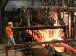 Hơn 1.000 công nhân trong Khu công nghiệp Hòa Phú đã được tiêm một mũi vắc xin COVID-19