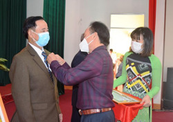 Huyện ủy Krông Pắc trao Huy hiệu Đảng đợt 2-9 cho 14 đảng viên