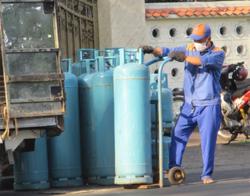 Gas tăng giá sốc 42.000 đồng/bình 12 kg từ ngày 1-10