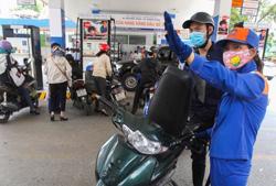 Giá xăng tăng mạnh, tiến sát mốc 23.000 đồng/lít