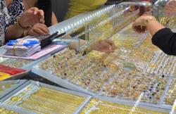 Giá vàng hôm nay 12-10: Giảm trước sức ép của USD