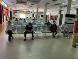 Đường sắt sốt vé, xe khách sợ ế