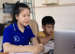 Đồng hành với trẻ nghèo học trực tuyến