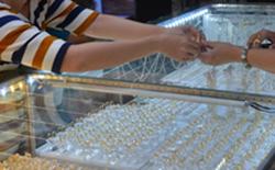 Giá vàng hôm nay 14-10: Tăng mạnh khi USD trở nên kém hấp dẫn