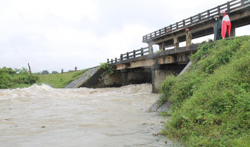 Nhiều công trình hồ thuỷ lợi nước đã qua tràn