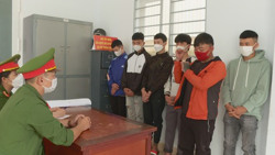 Học sinh lớp 10 rủ bạn đi hỗn chiến, chém nhầm người đi đường