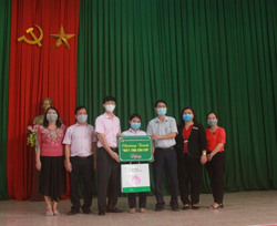 Ngân hàng Chính sách xã hội Chi nhánh Đắk Lắk: 70 triệu đồng thực hiện Chương trình “Sóng và máy tính cho em”