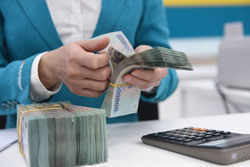 Nhiều ngân hàng lãi lớn