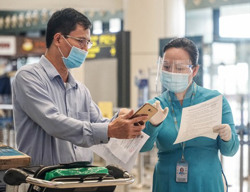 Hành khách đi máy bay cần điền thông tin theo mẫu mới