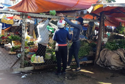 Cảnh đi chợ "chưa từng thấy" ở TP Buôn Ma Thuột