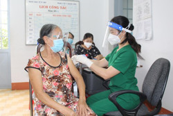 Đẩy nhanh độ phủ vắc xin phòng COVID-19 trên địa bàn thành phố