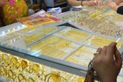 Giá vàng hôm nay 30-10: Giảm mạnh, USD đảo chiều tăng giá