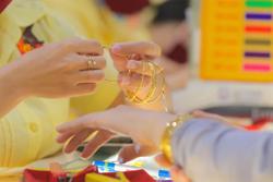 Giá vàng hôm nay 4-10: Vàng SJC, vàng trang sức đồng loạt tăng