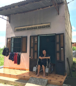 Người đàn ông tàn tật có hoàn cảnh éo le