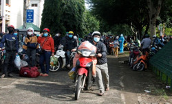 Đề nghị bổ sung vắc xin để tiêm trả mũi 2 cho người dân về từ các tỉnh phía Nam