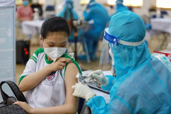 Tiêm vaccine cho trẻ em: Ưu tiên nhóm 16-17 tuổi