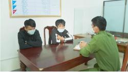 Đôi bạn tù tiếp tục đưa nhau quay lại... nhà giam