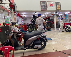 Khi xe tay ga đề không nổ, phải làm sao?