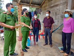 Tuyên truyền pháp luật cho đồng bào dân tộc thiểu số: Linh hoạt cách thức đưa luật về buôn ở xã Tân Tiến