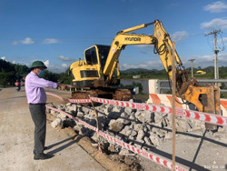 Khẩn trương khắc phục đường đầu cầu Cư Păm