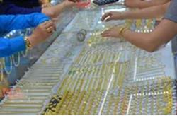 Giá vàng hôm nay 2-11: Vọt lên khi giới đầu tư thôi nắm giữ USD