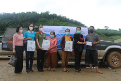 Hội LHPN tỉnh: Trao tặng 120 "Túi quà an sinh" hỗ trợ người dân khó khăn 