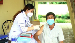 Huyện Ea Kar triển khai chiến dịch tiêm vắc xin phòng COVID-19 cho đối tượng từ 18 tuổi trở lên