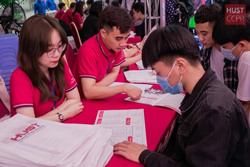 Lập nhóm để tuyển sinh chung