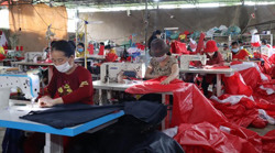 Các cơ sở may gia công đứng vững giữa mùa dịch