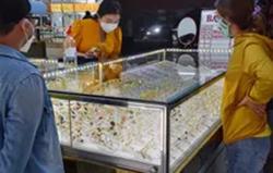 Giá vàng hôm nay 24-11: Giới đầu cơ lại bán khống