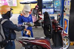 Giá xăng, dầu đồng loạt giảm khá mạnh