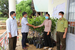 Nâng cao nhận thức về bảo vệ rừng cho đồng bào sống gần rừng