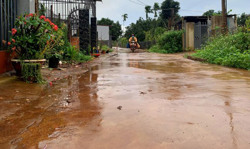 Người dân huyện Krông Năng chung sức xây dựng đường giao thông nông thôn