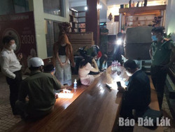 TP. Buôn Ma Thuột: Phát hiện 1 quán karaoke hoạt động “chui”, vi phạm quy định phòng, chống dịch