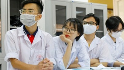 Học phí tăng cao: Sinh viên được lợi gì?