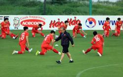 Tuyển Việt Nam bắt đầu tập tối