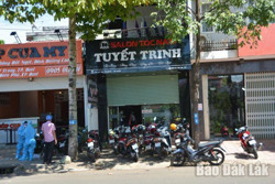 Phát hiện một cơ sở cắt tóc, gội đầu hoạt động “chui”, vi phạm quy định phòng chống dịch
