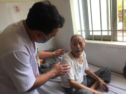 Hút thuốc lá làm tăng nguy cơ mắc COVID-19