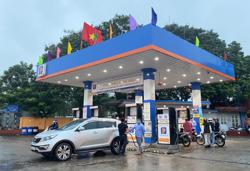 Xăng dầu đồng loạt giảm giá mạnh, xăng RON95 giảm hơn 1.000 đồng/lít