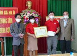 Huyện Ea Kar: khen thưởng đột xuất cho Đội đạt giải Nhất Cuộc thi xung kích phòng chống thiên tai quốc gia năm 2021