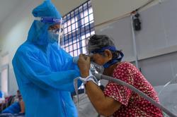 Thiếu nguồn cung oxy vì ca mắc Covid-19 tăng mạnh