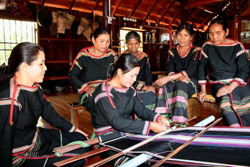 Động lực phát triển kinh tế - xã hội vùng đồng bào dân tộc thiểu số