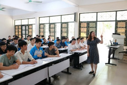 Dịch Covid-19 lan rộng, sinh viên năm cuối tốt nghiệp thế nào?