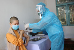 Tiêm vắc xin phòng ngừa COVID-19 mũi 2 cho chức sắc, chức việc trong các tổ chức tôn giáo