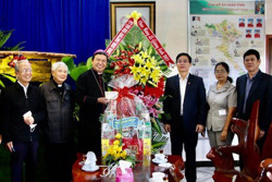 Lãnh đạo tỉnh Đăk Lăk thăm và chúc mừng Tòa Giám mục Buôn Ma Thuột