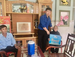 Thầy giáo trẻ học và làm theo Bác để tự rèn mình