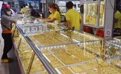 Giá vàng hôm nay 22-12: Vọt lên rồi giảm sốc