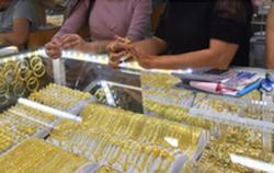 Giá vàng hôm nay 24-12: Diễn biến bất ngờ của vàng trong nước