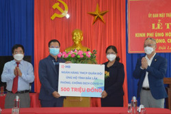 Ngân hàng TMCP Quân đội ủng hộ tỉnh Đắk Lắk 500 triệu đồng phòng chống COVID-19